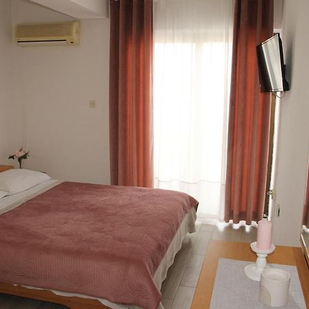 Motel "Tri Lovca" Knin Bagian luar foto