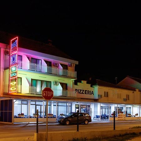 Motel "Tri Lovca" Knin Bagian luar foto